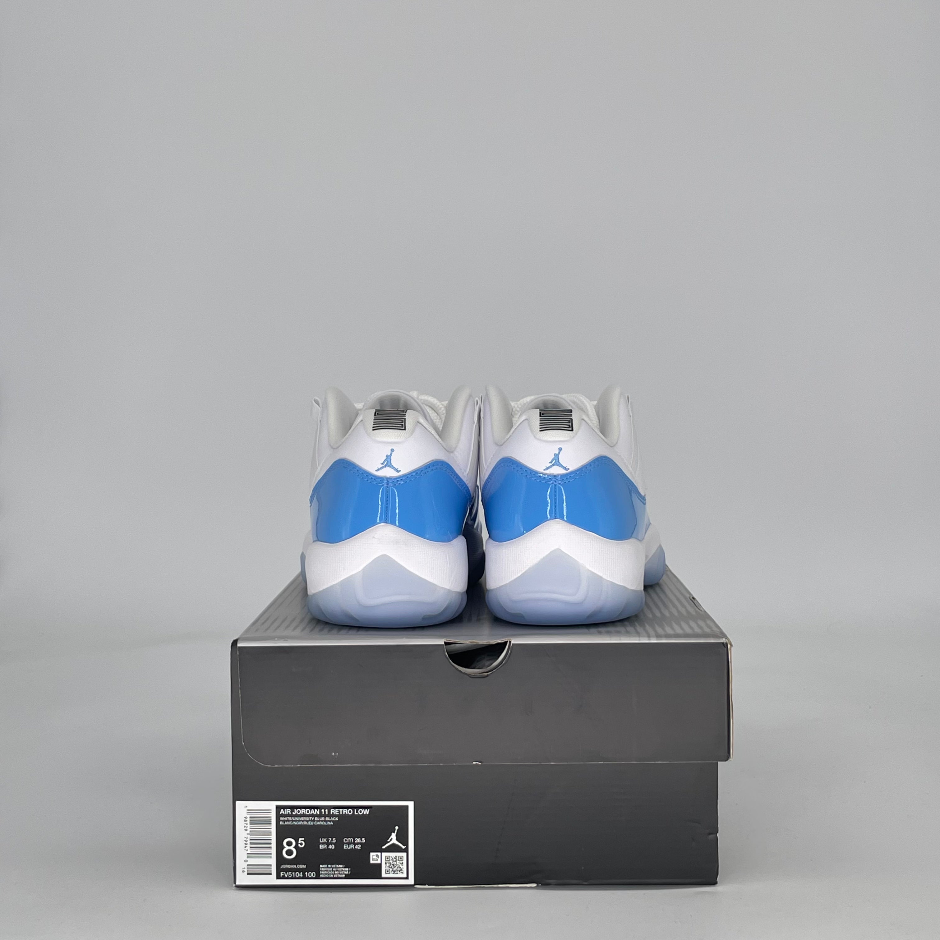 AIR JORDAN 11 LOW UNIVERSITY BLUE FV5104-100 SIZE 8.5/10W