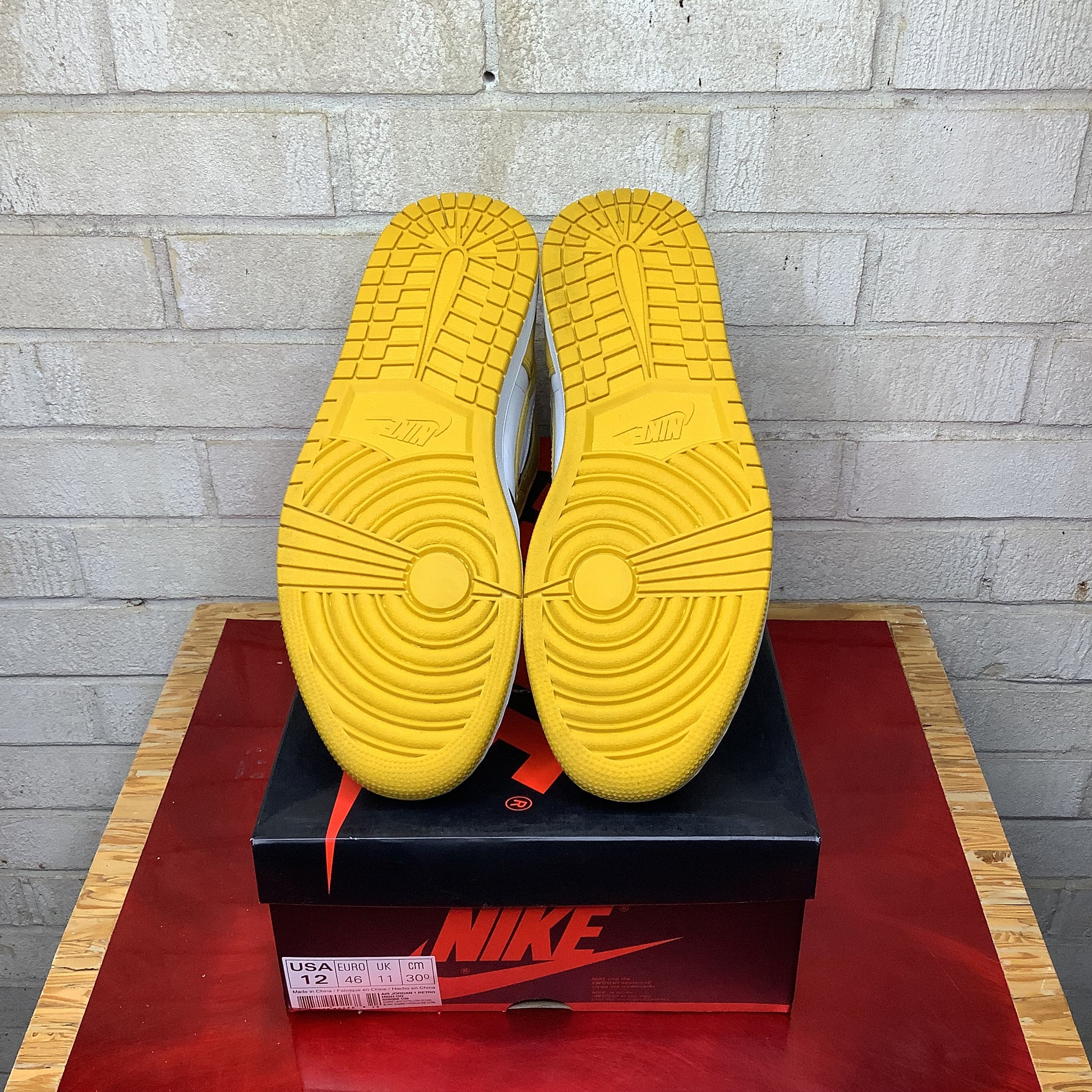 AIR JORDAN 1 YELLOW OCHRE SIZE 12/13.5W 555088-109