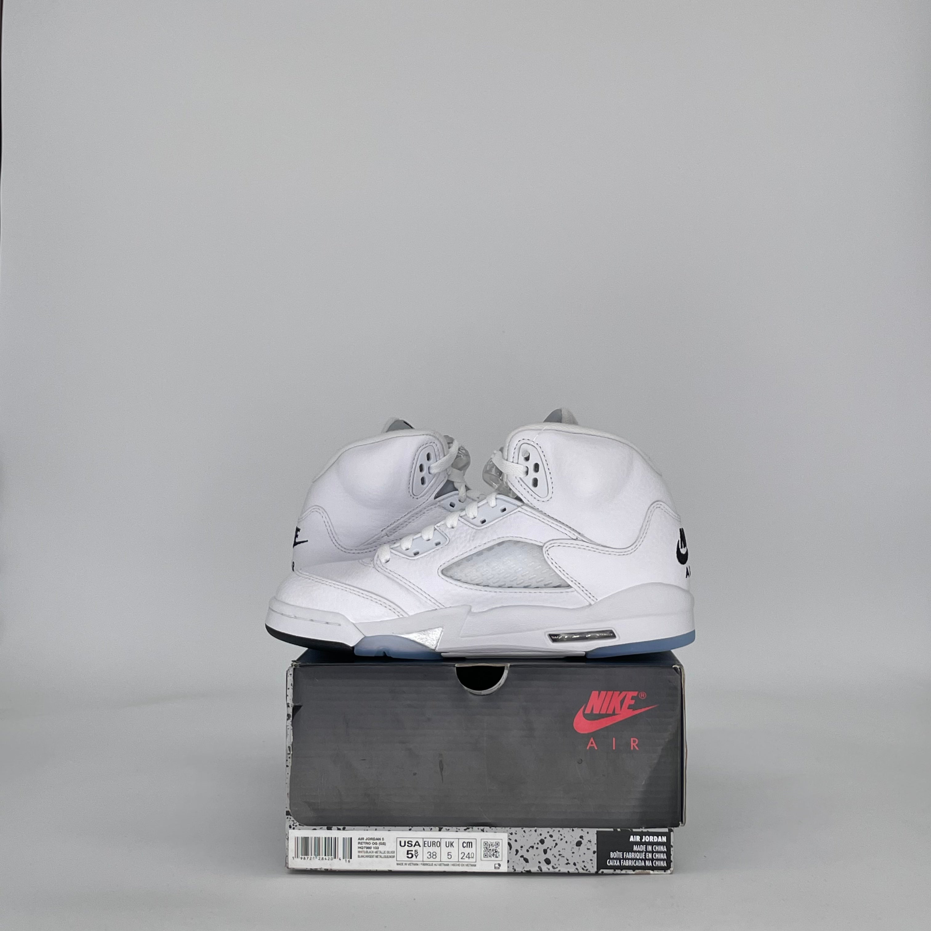 AIR JORDAN 5 WHITE METALLIC HQ7980-103 SIZE 5.5/7W GS