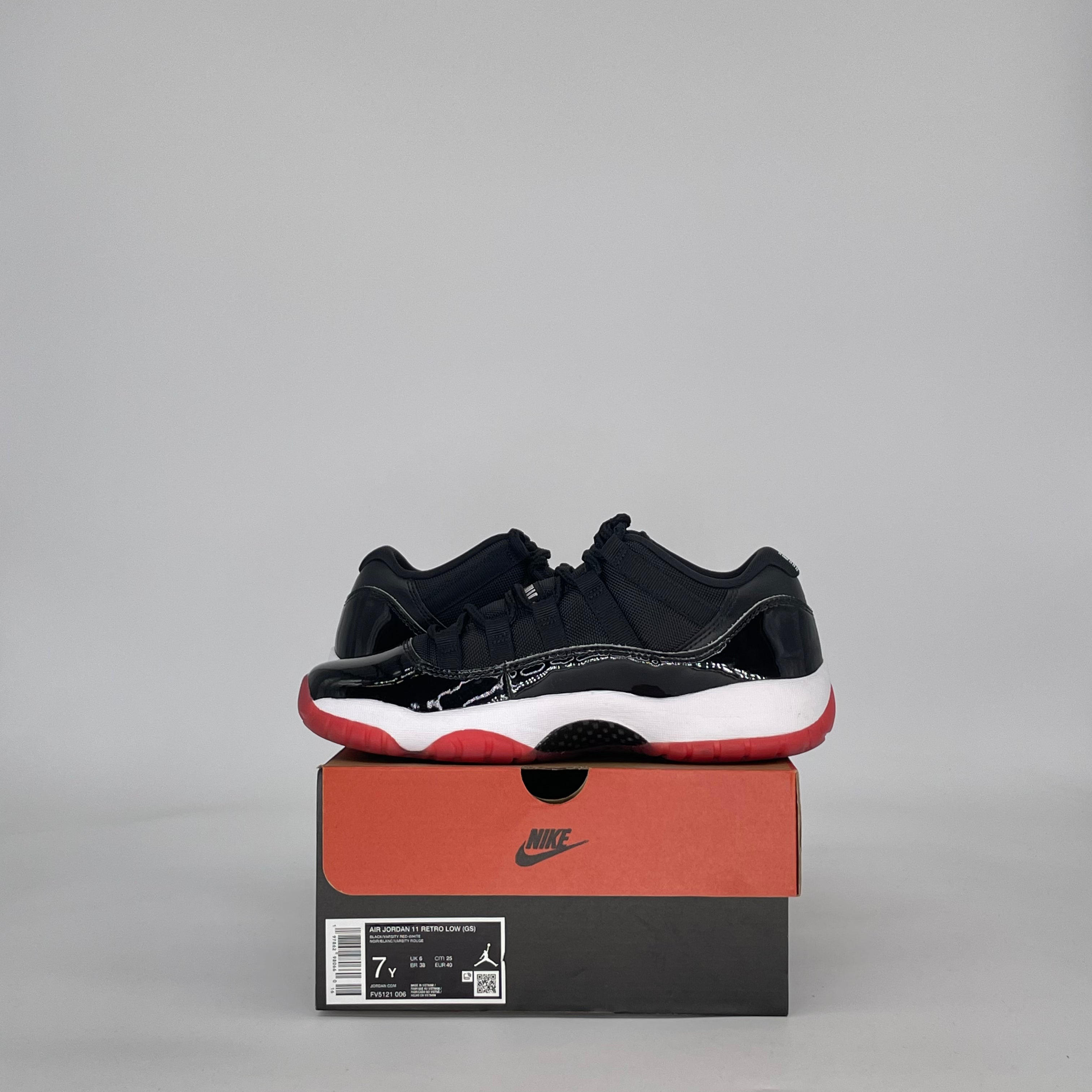 AIR JORDAN 11 LOW BRED FV5121-006 SIZE 7/8.5W GS