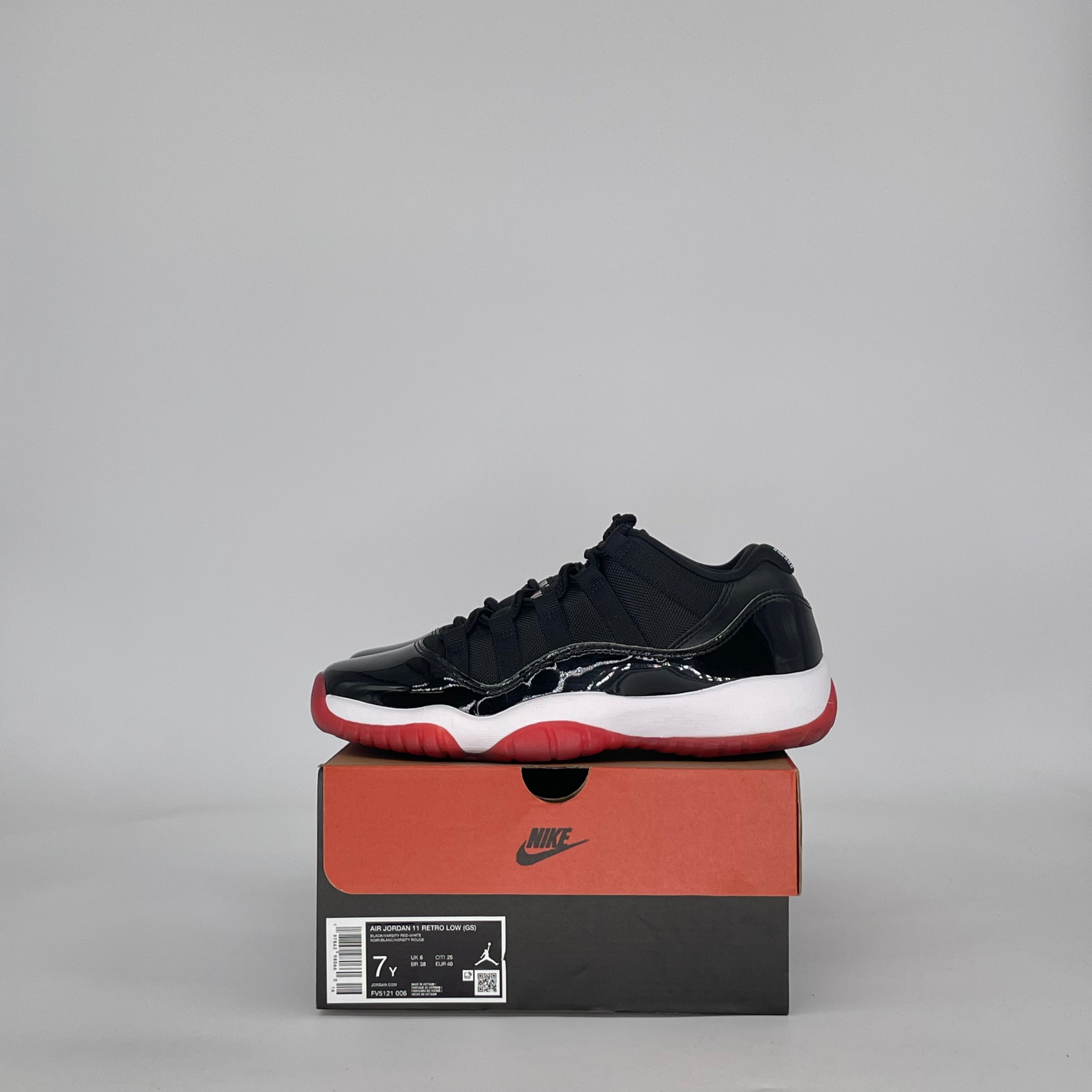 AIR JORDAN 11 LOW BRED FV5121-006 SIZE 7/8.5W GS