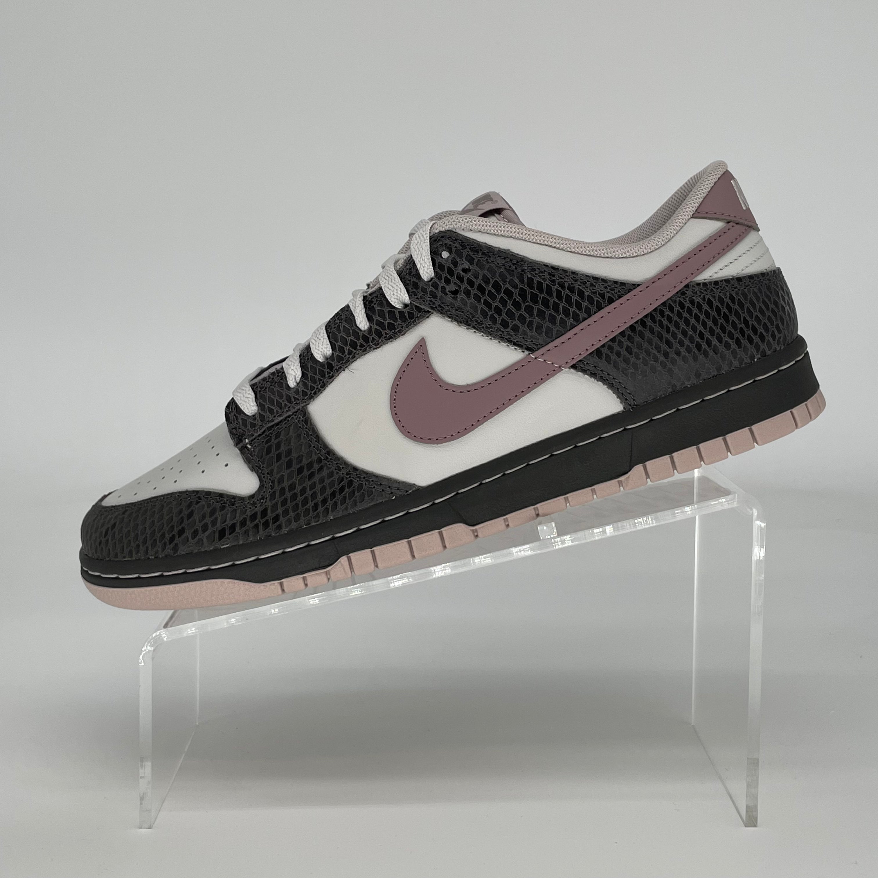 NIKE DUNK LOW MEDIUM ASH VIOLET SNAKESKIN HV6932-299