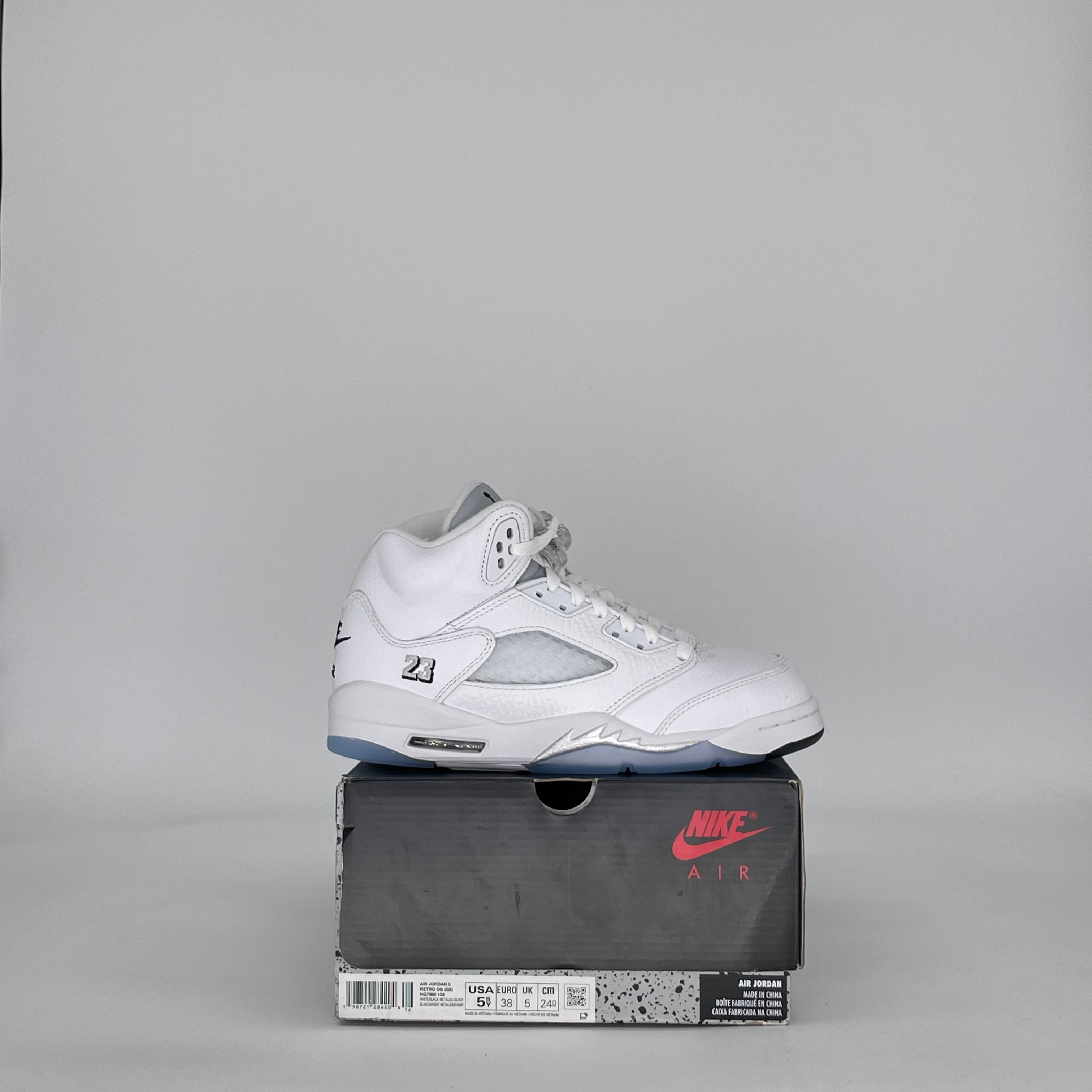 AIR JORDAN 5 WHITE METALLIC HQ7980-103 SIZE 5.5/7W GS