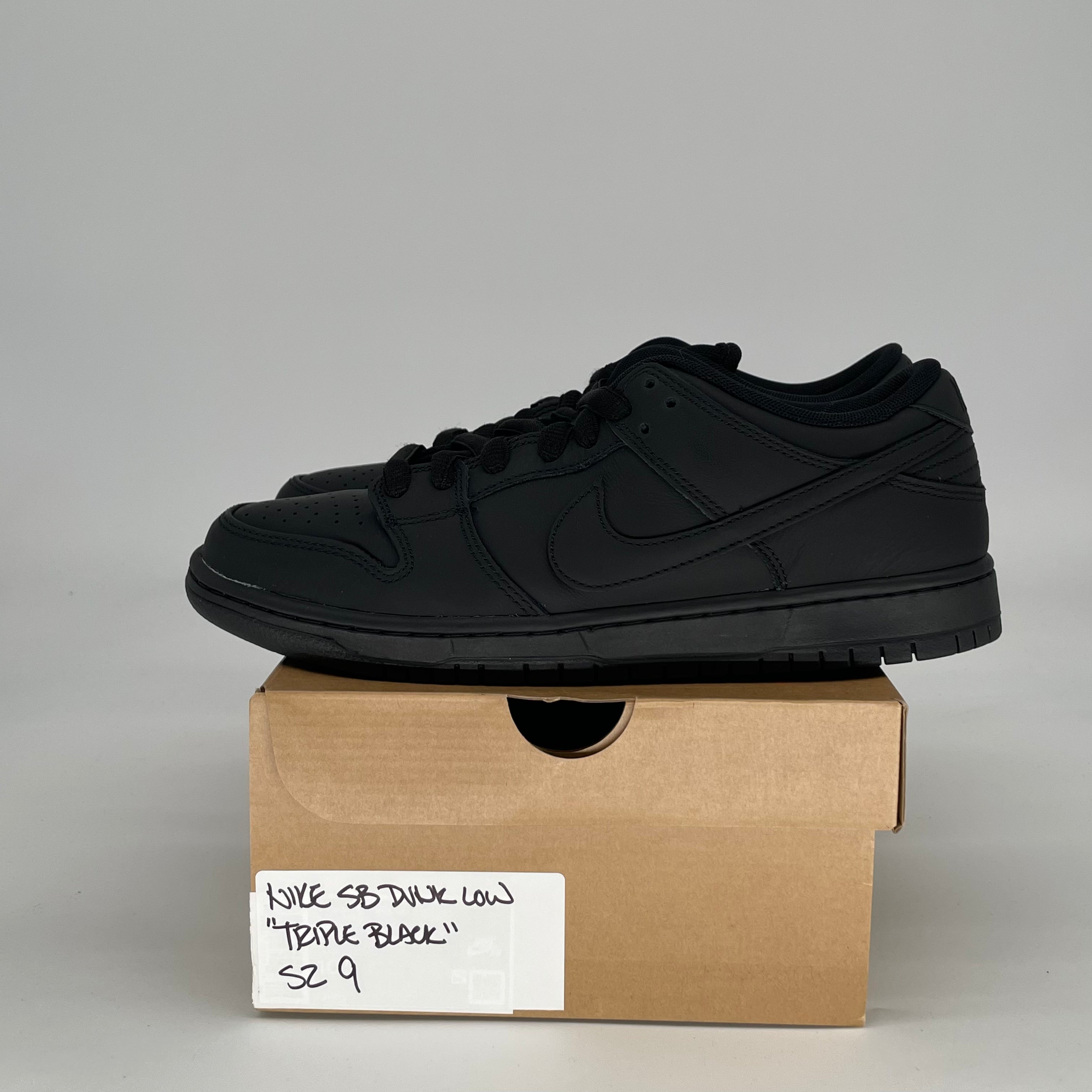 NIKE SB DUNK LOW TRIPLE BLACK FJ1674-001 SIZE 9/10.5W