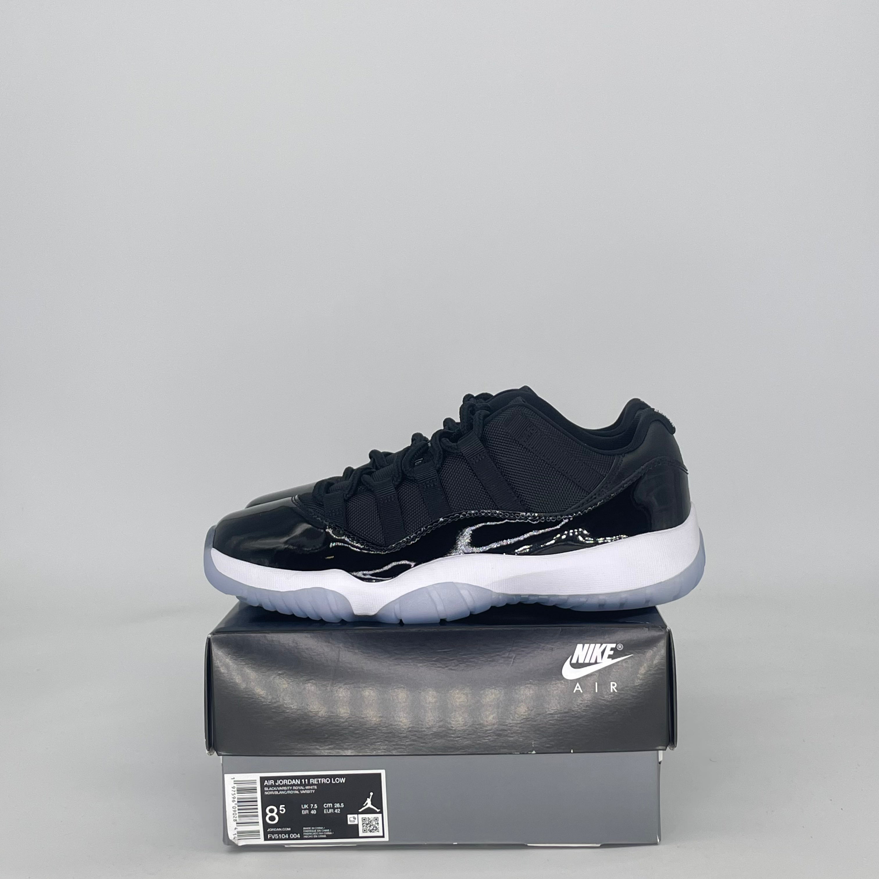 AIR JORDAN 11 LOW SPACE JAM FV5104-004 SIZE 8.5/10W