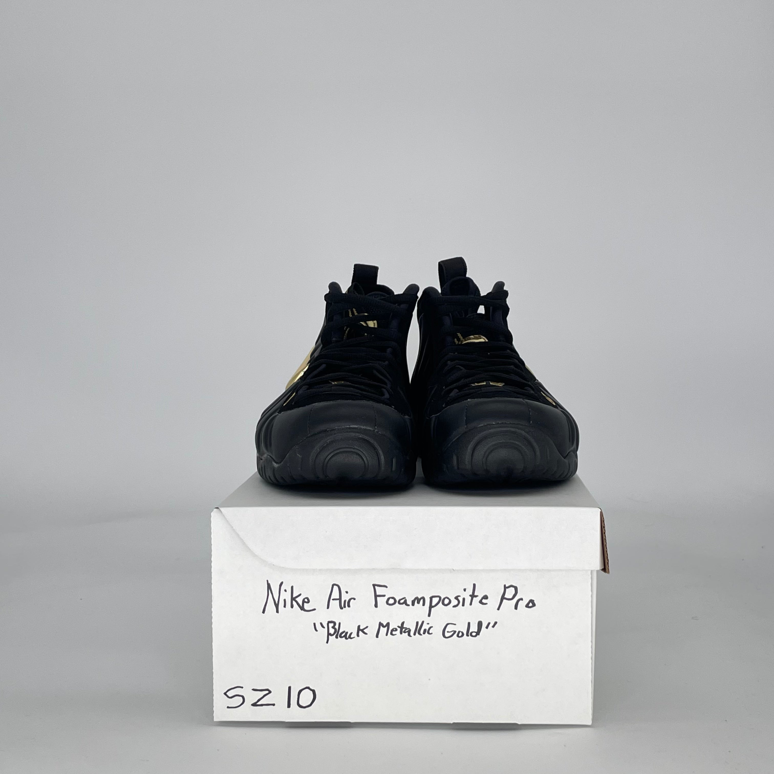 NIKE AIR FOAMPOSITE PRO BLACK METALLIC GOLD 624041-009 SIZE 10/11.5W