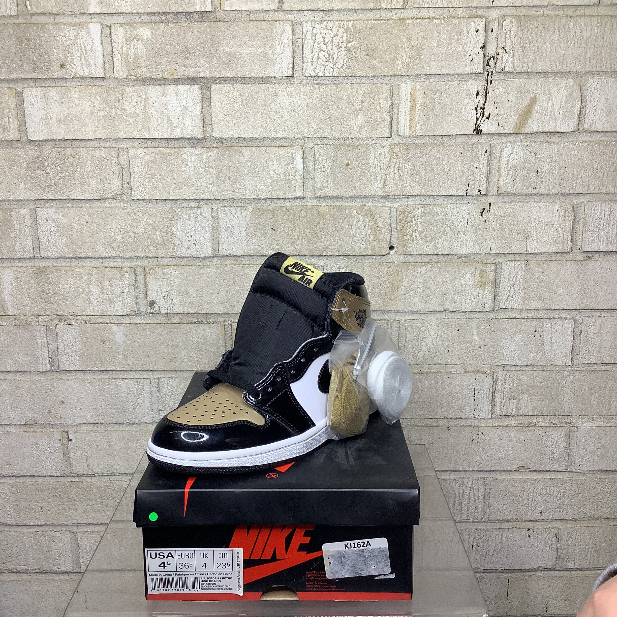 AIR JORDAN 1 GOLD TOE SIZE 861428-007 SIZE 4.5/6W