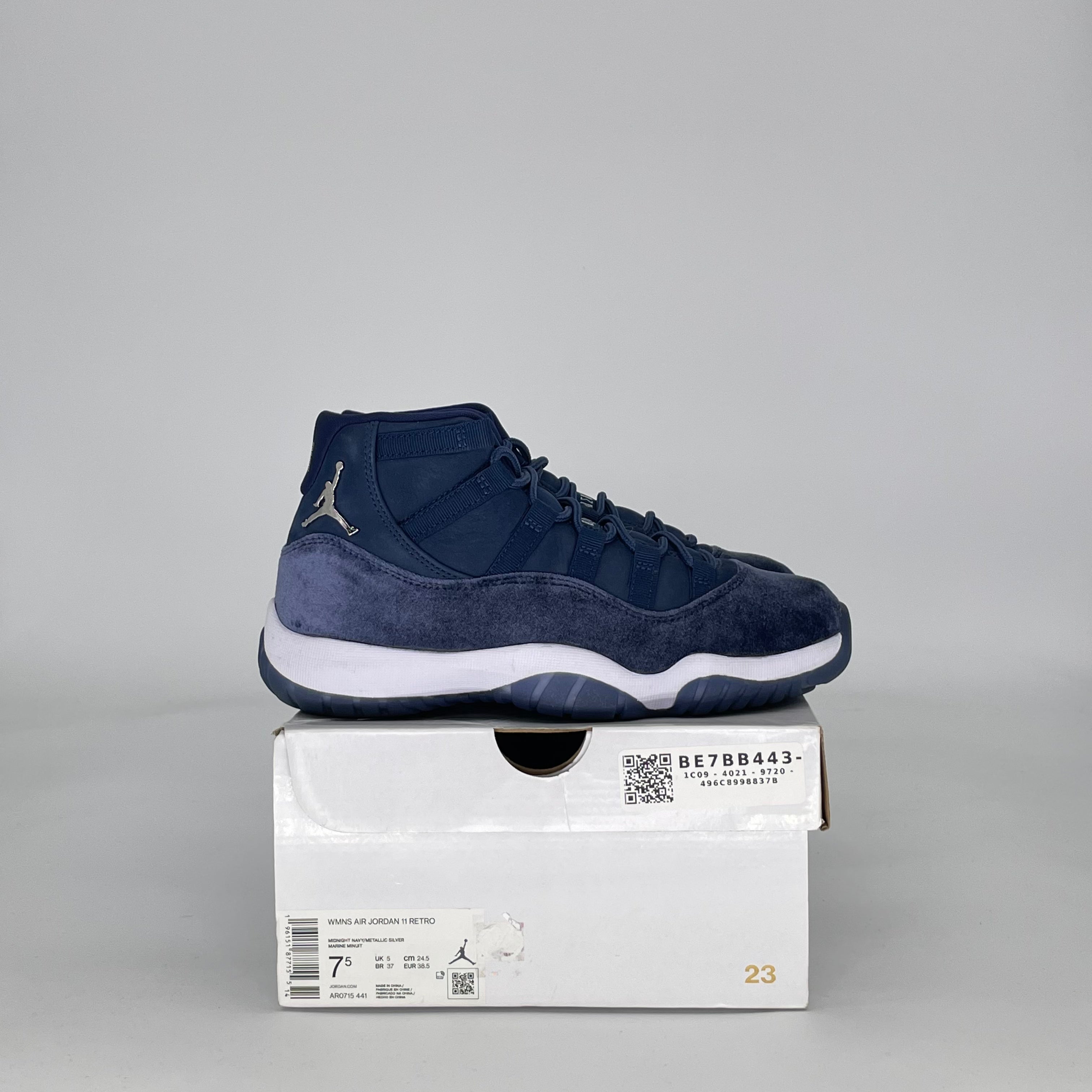 AIR JORDAN 11 MIDNIGHT NAVY AR0715-441 SIZE 6/7.5W GS