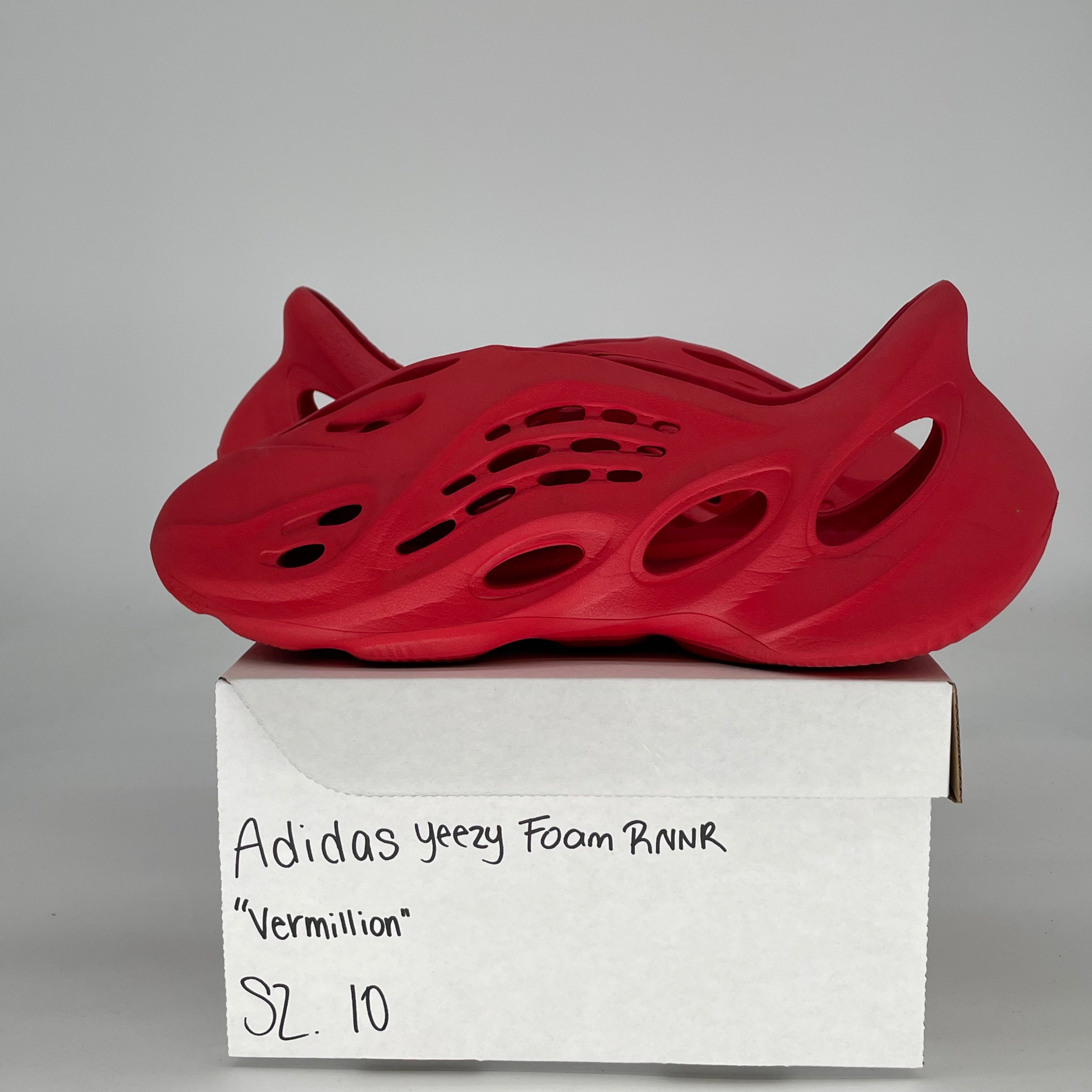 ADIDAS YEEZY FOAM RNNR VERMILLION GW3355 SIZE 10/11.5W