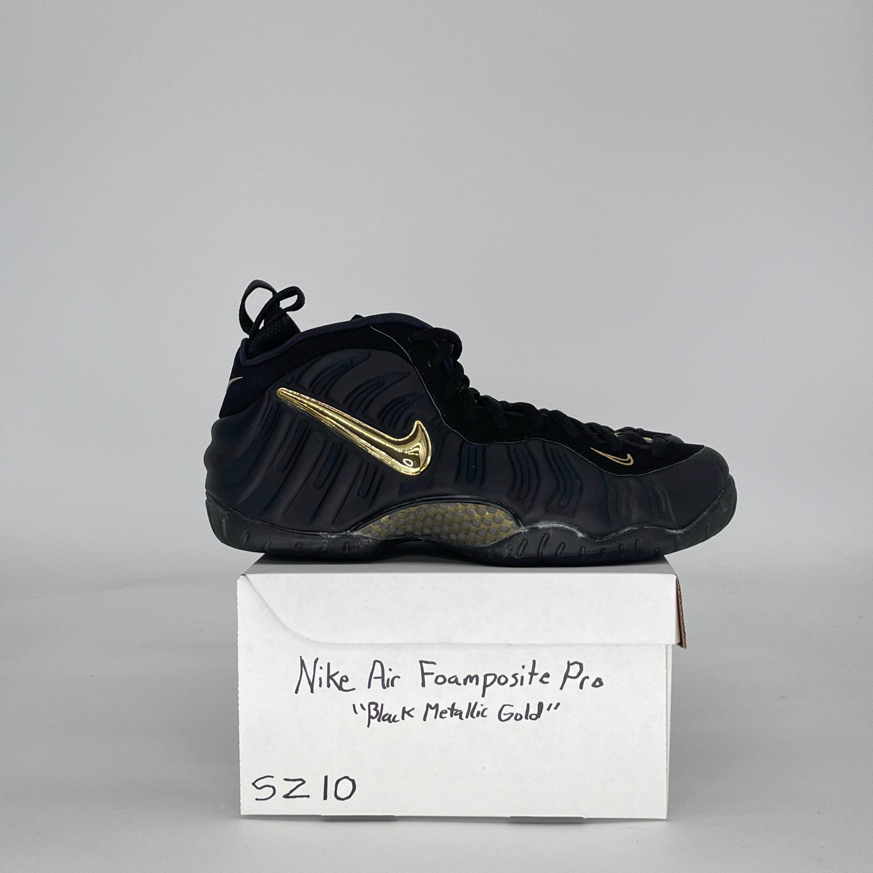 NIKE AIR FOAMPOSITE PRO BLACK METALLIC GOLD 624041-009 SIZE 10/11.5W