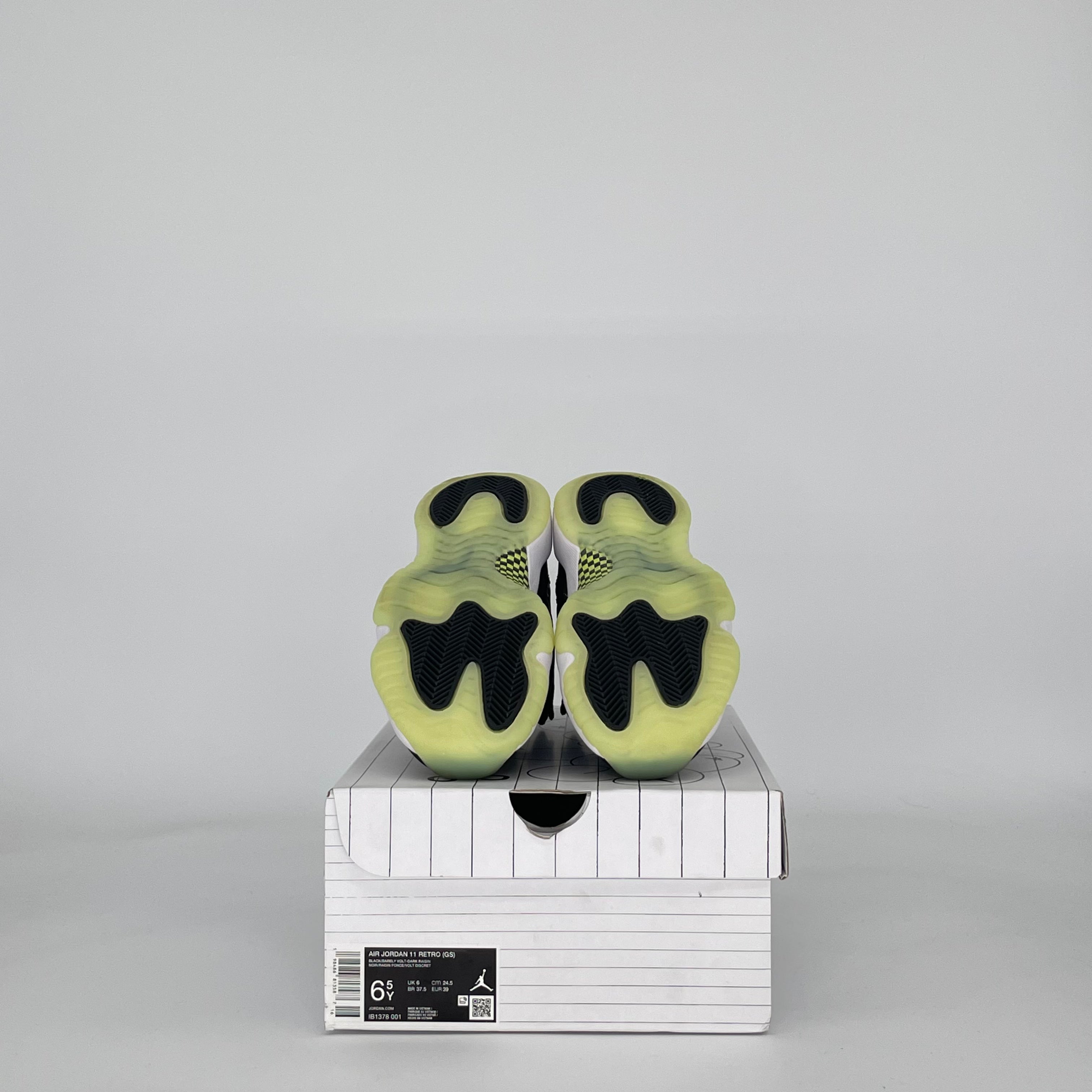 AIR JORDAN 11 BLACK BARELY VOLT IB1378-001 SIZE 6.5/8W GS