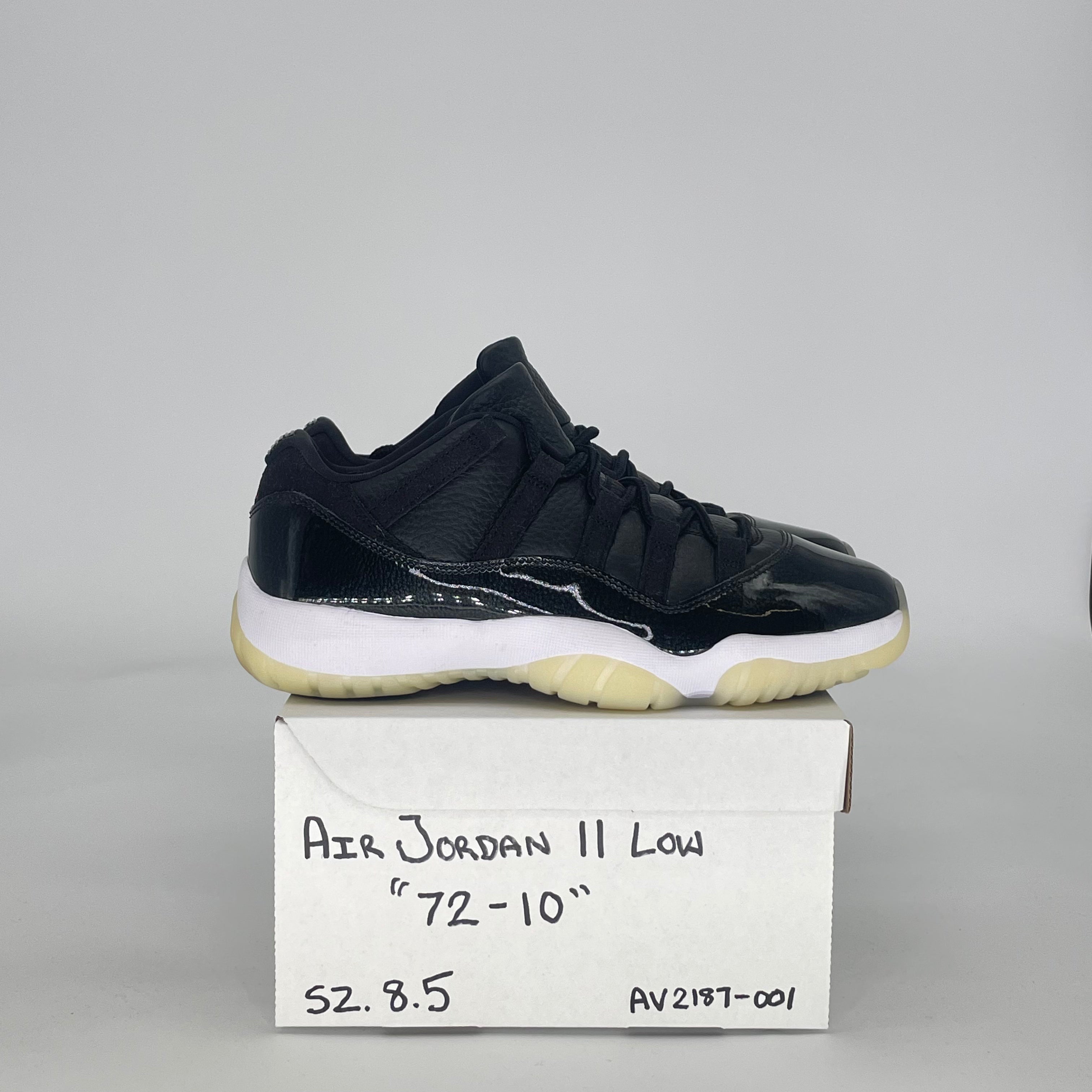 AIR JORDAN 11 LOW 72-10 AV2187-001 SIZE 8.5/10W