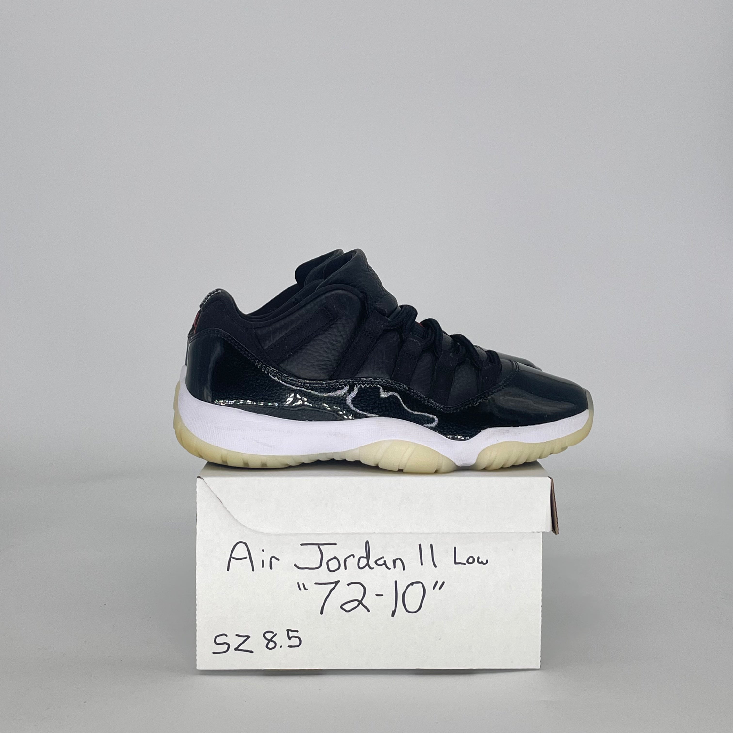 AIR JORDAN 11 LOW 72-10 AV2187-001 SIZE 8.5/10W