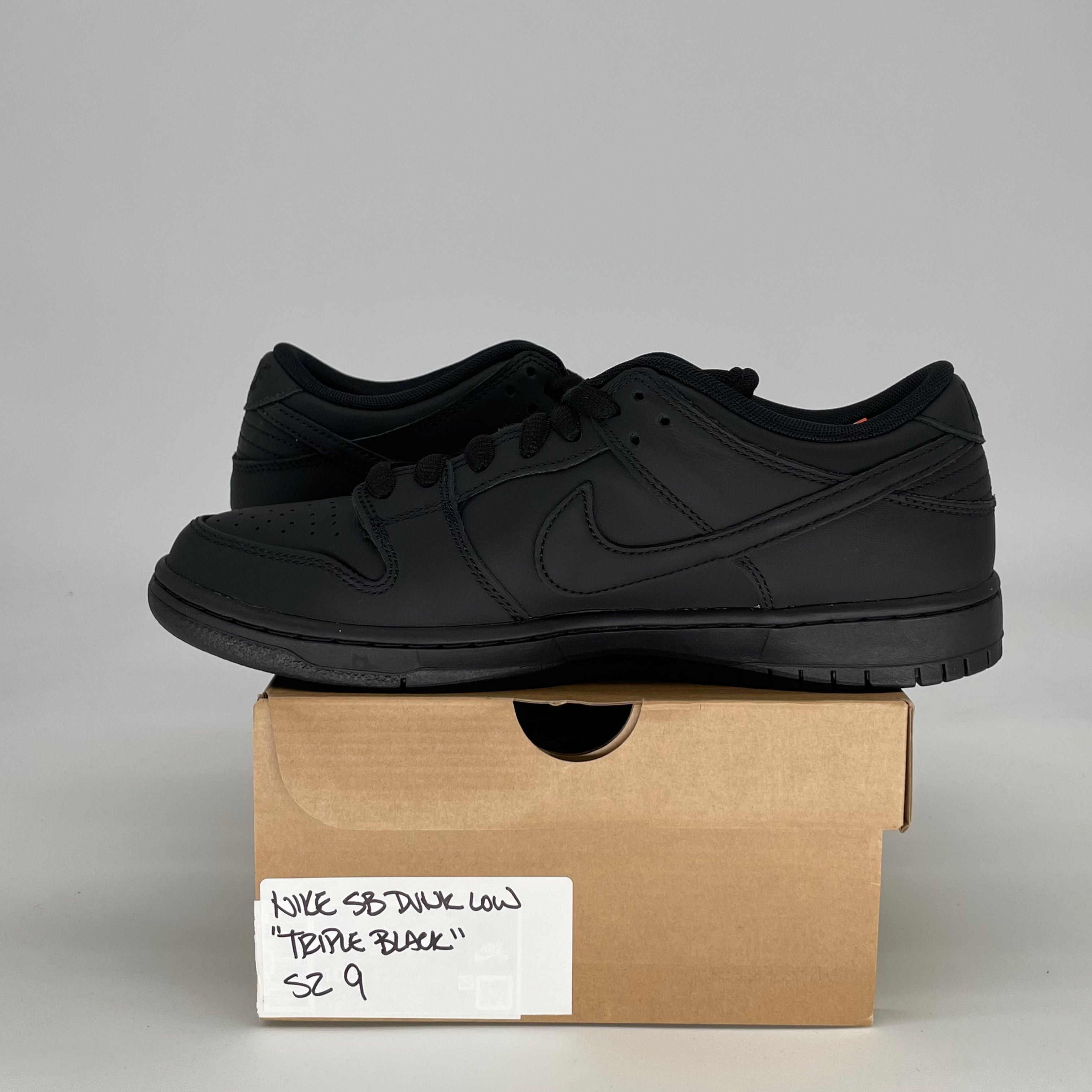 NIKE SB DUNK LOW TRIPLE BLACK FJ1674-001 SIZE 9/10.5W