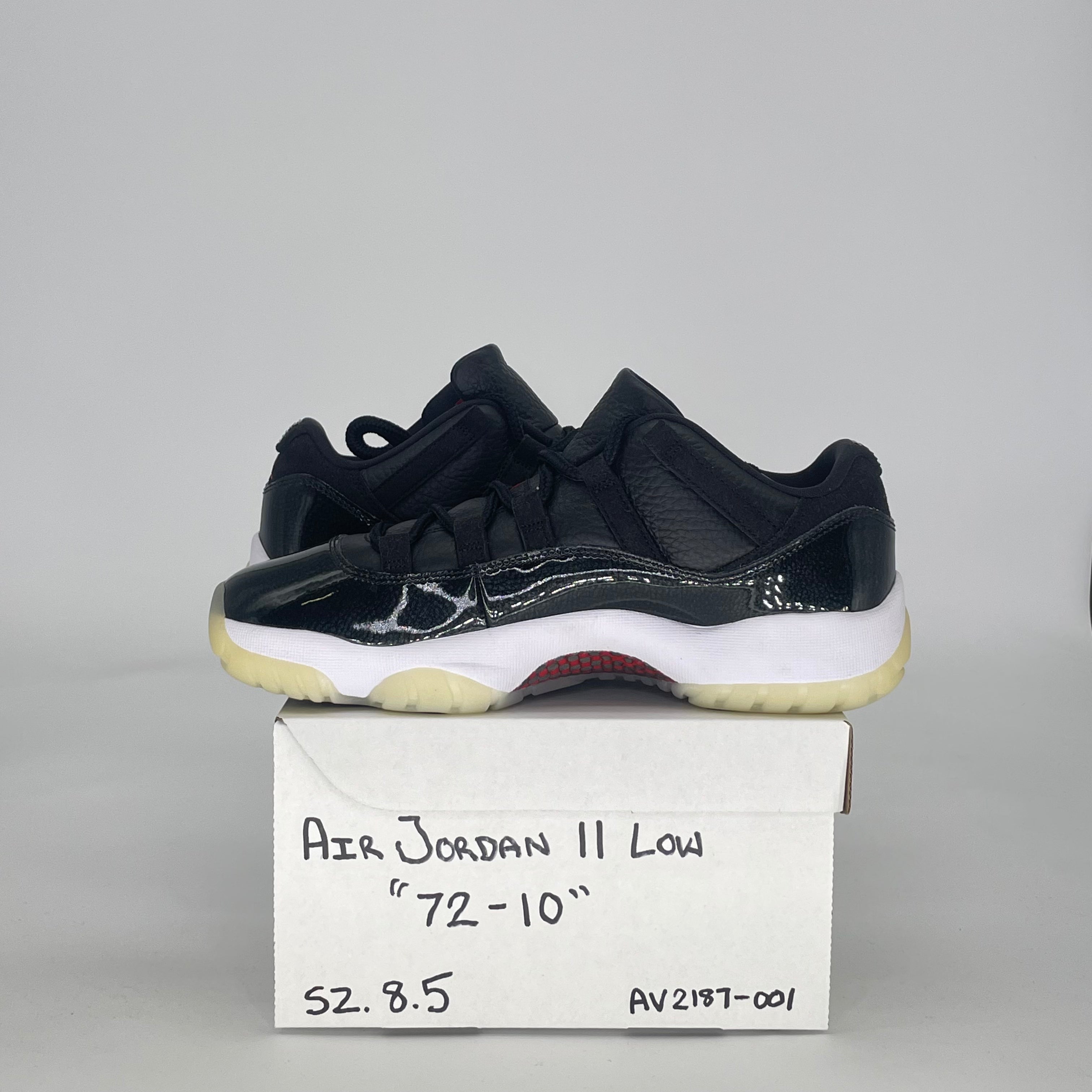 AIR JORDAN 11 LOW 72-10 AV2187-001 SIZE 8.5/10W