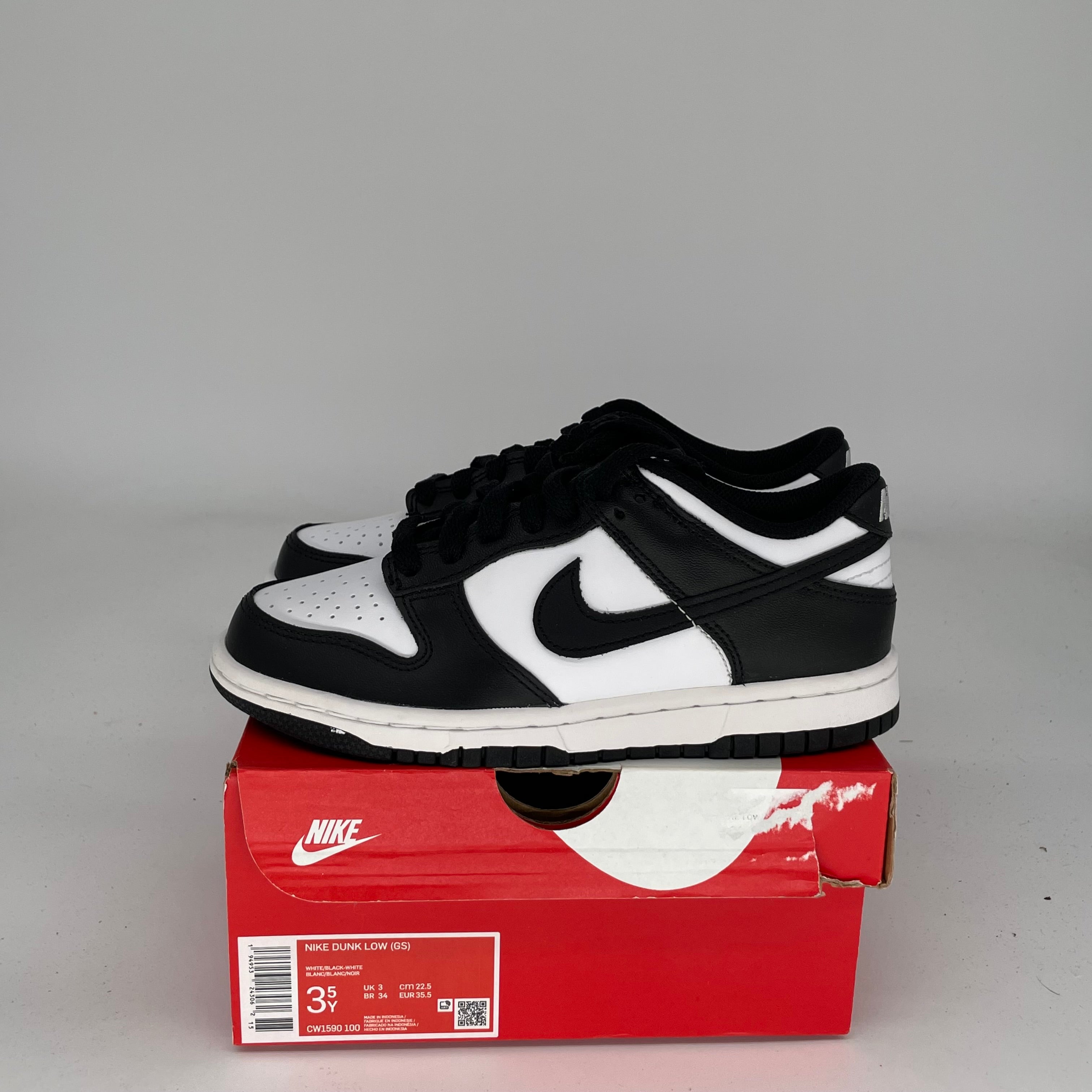 NIKE DUNK LOW PANDA SIZE 3.5Y CW1590-100