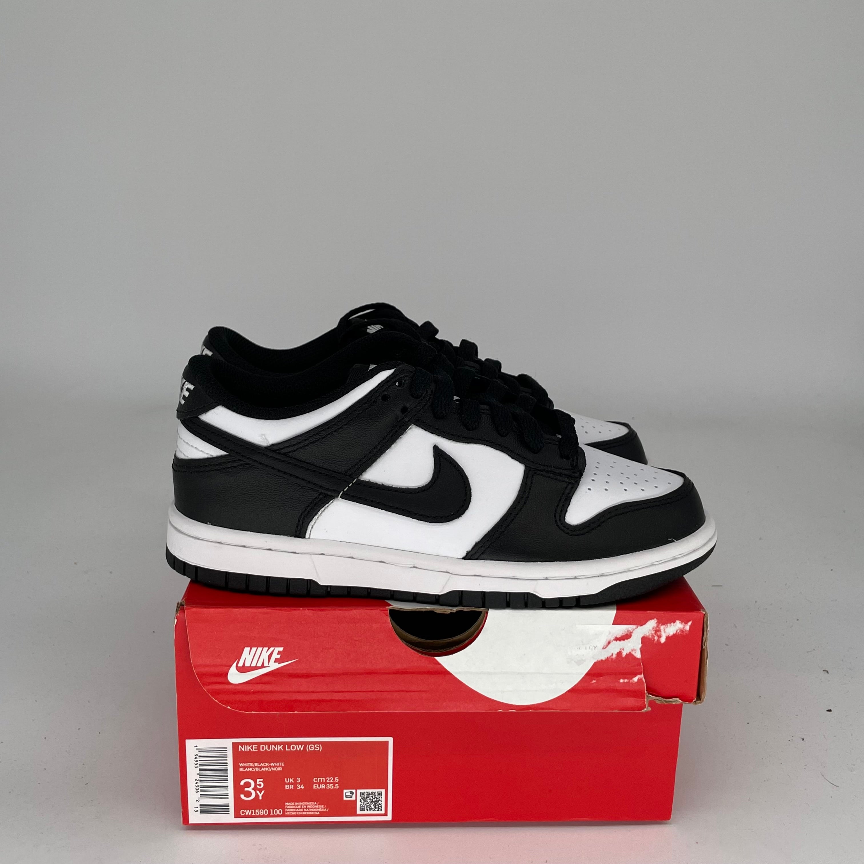 NIKE DUNK LOW PANDA SIZE 3.5Y CW1590-100