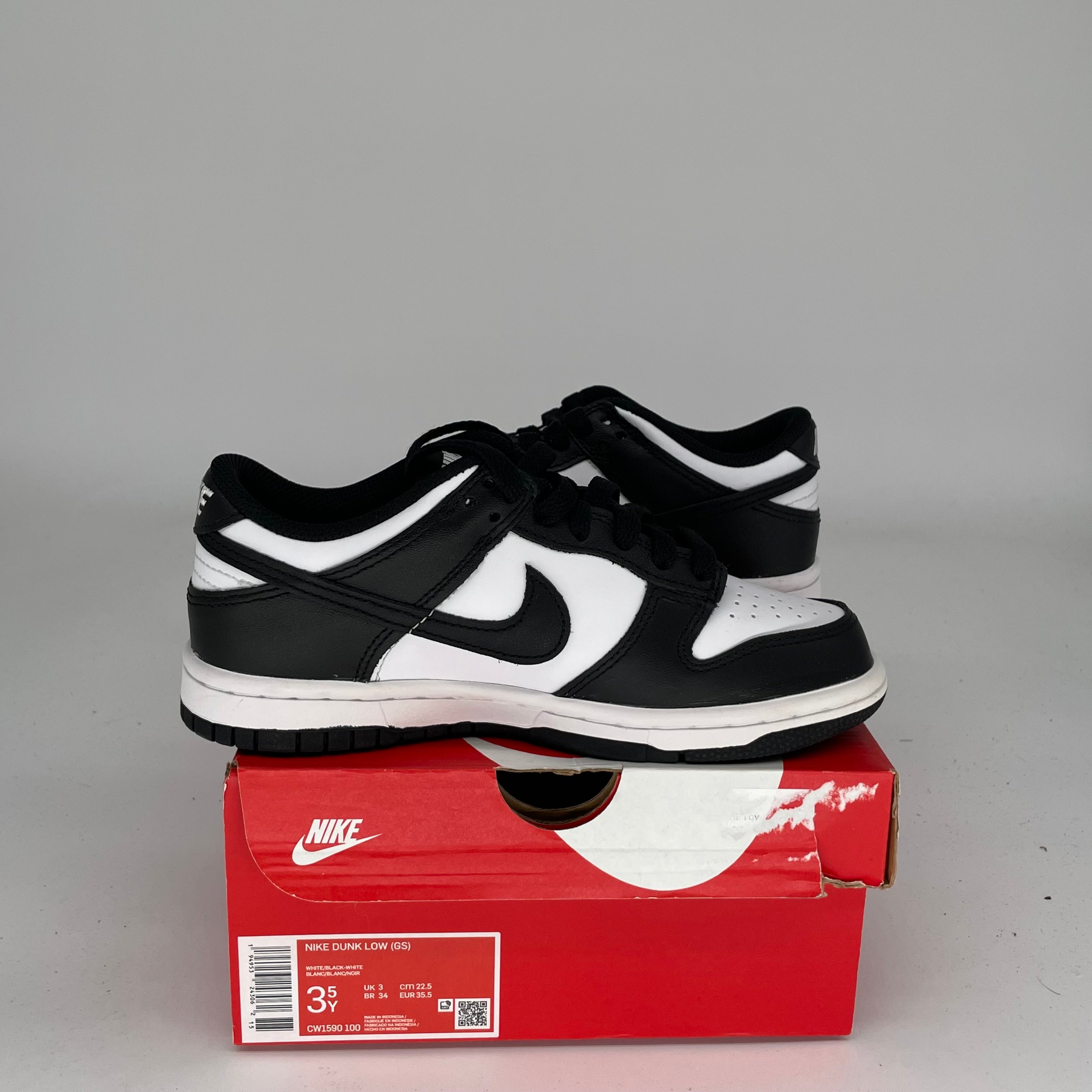 NIKE DUNK LOW PANDA SIZE 3.5Y CW1590-100