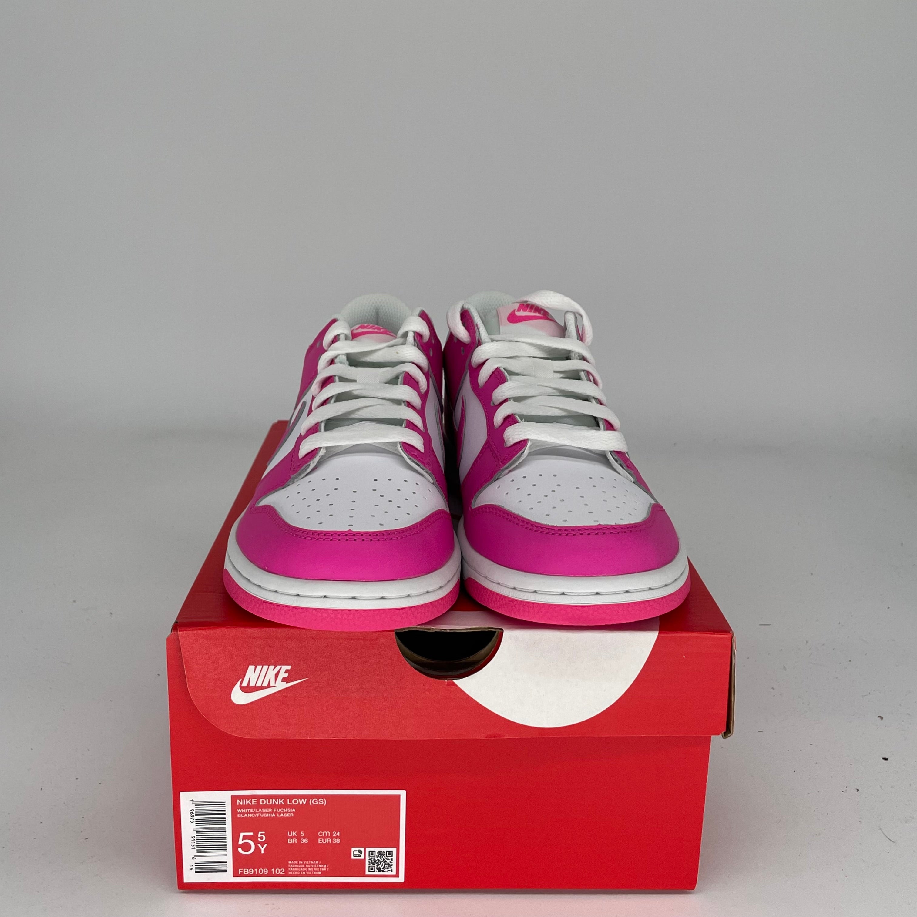 NIKE DUNK LOW LASER FUCHSIA SIZE 5.5Y FB9109-102