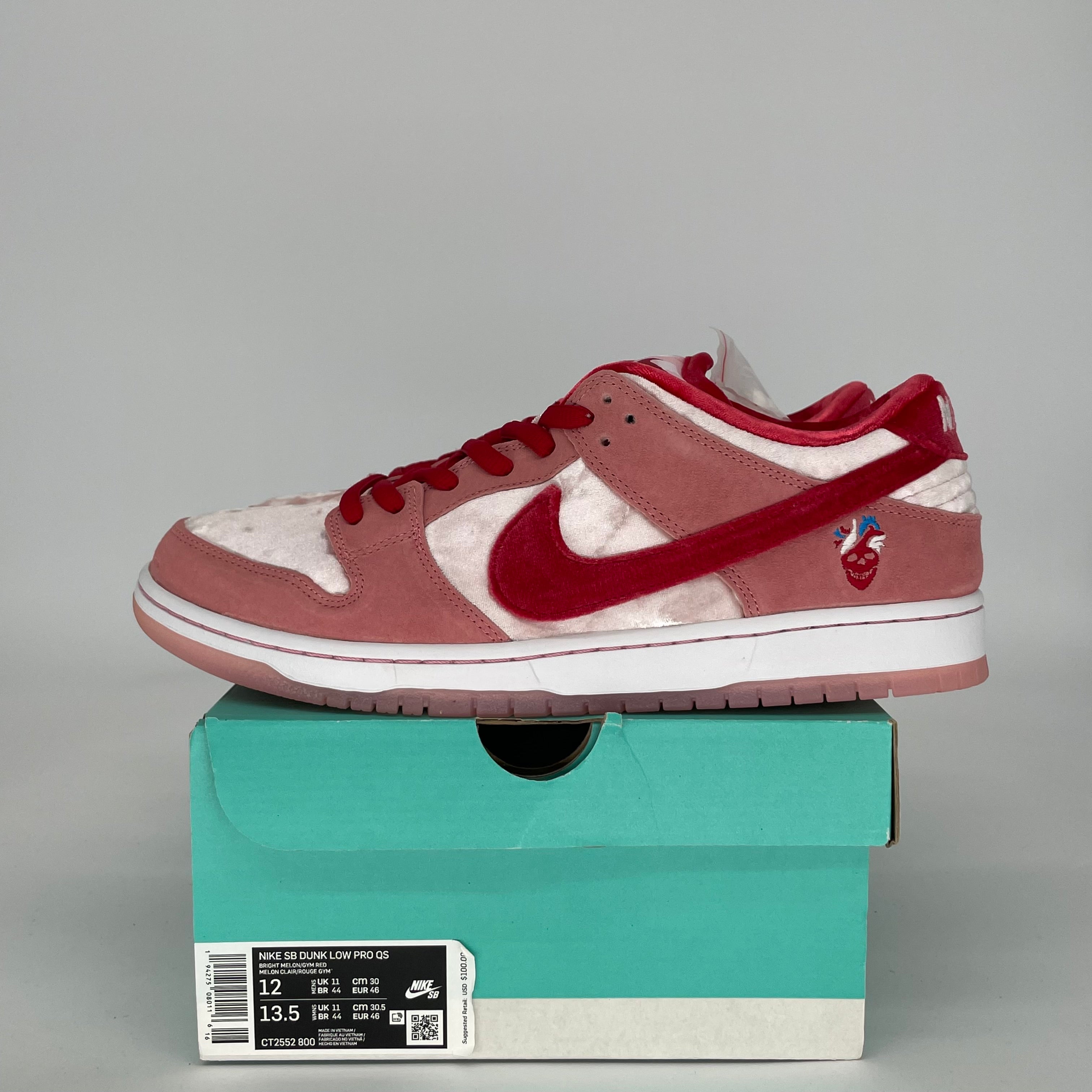 NIKE SB DUNK LOW STRANGE LOVE SIZE 12 CT2552-800
