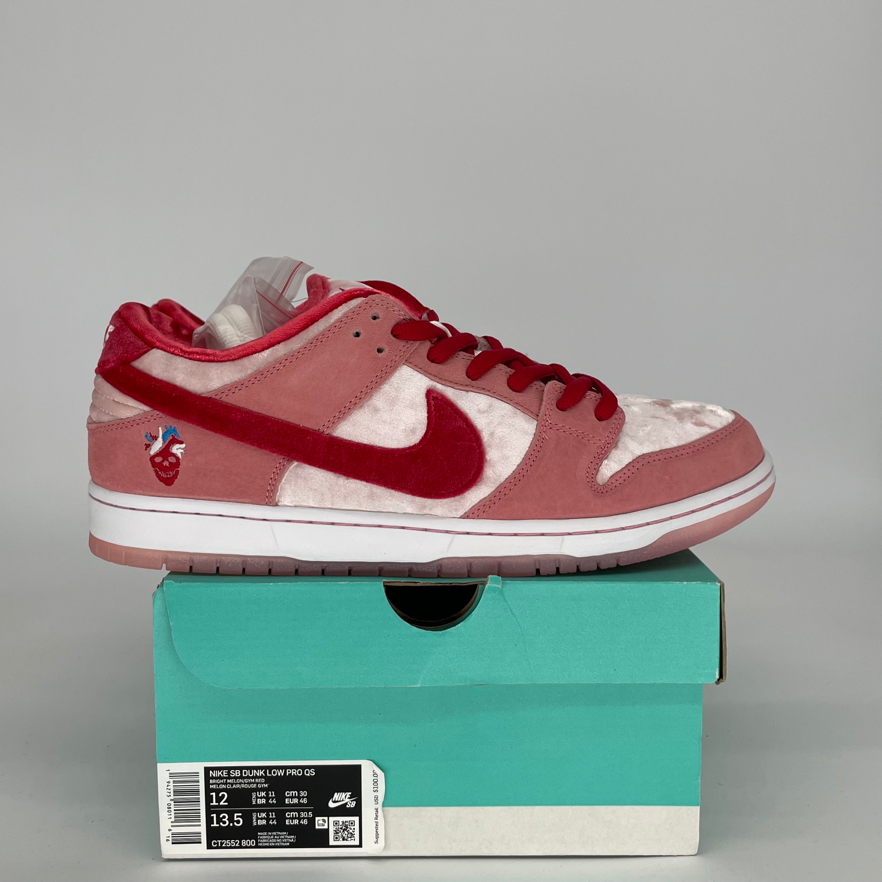 NIKE SB DUNK LOW STRANGE LOVE SIZE 12 CT2552-800