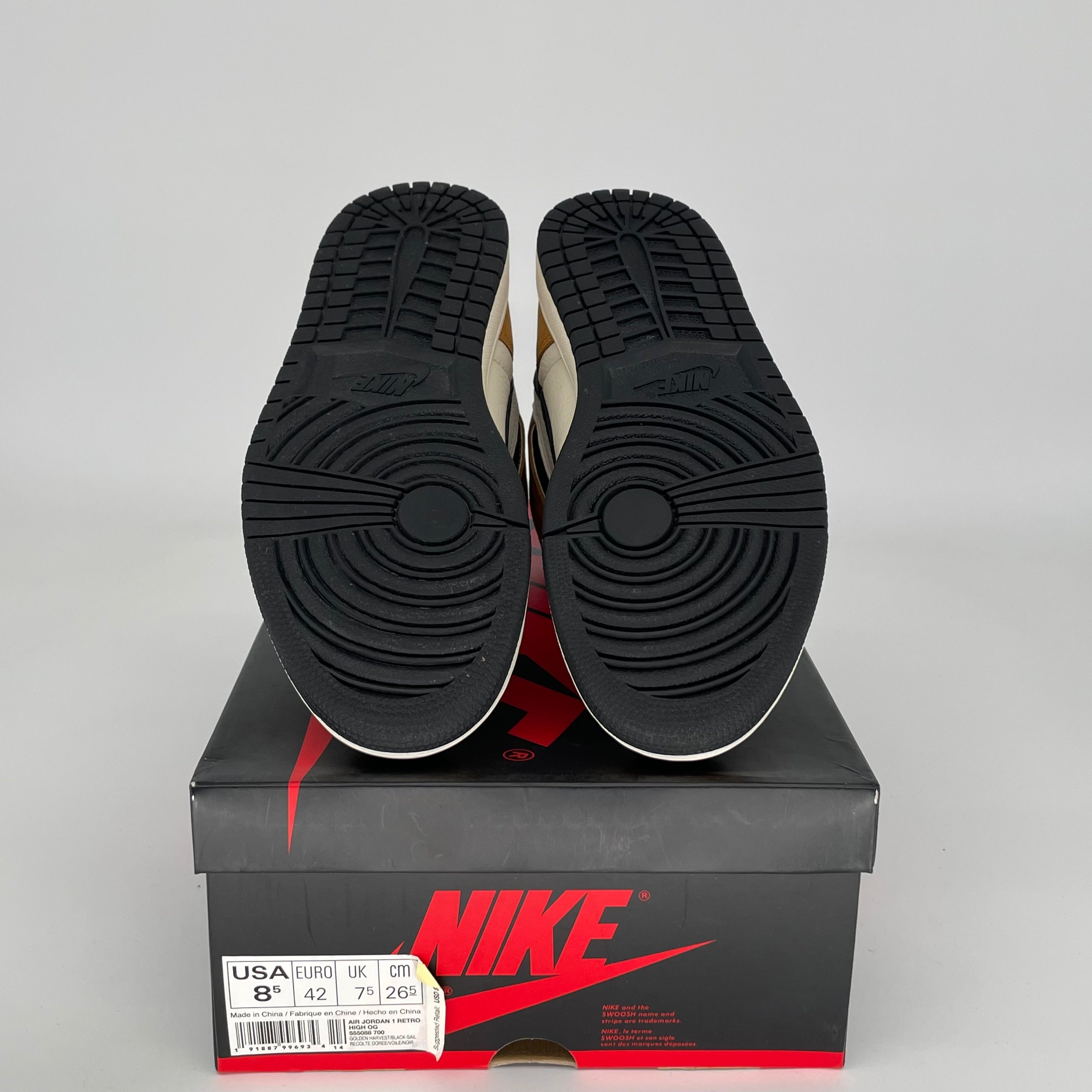AIR JORDAN 1 ROOKIE OF THE YEAR SIZE 8.5 555088-700