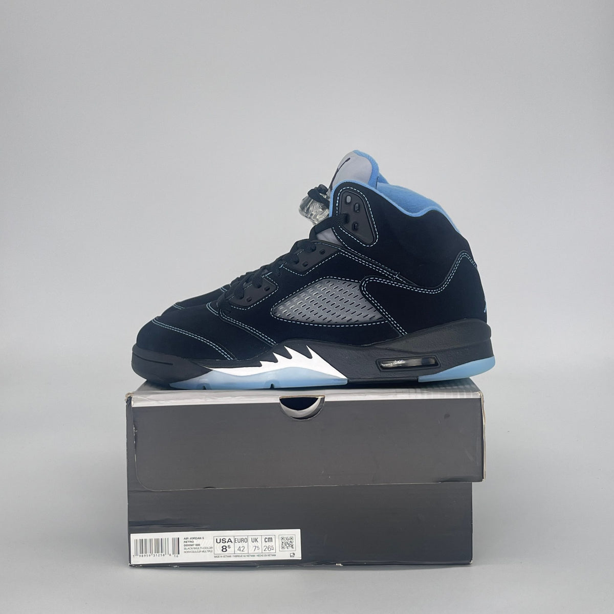 Jordan 5 Retro Black University Blue (2026)