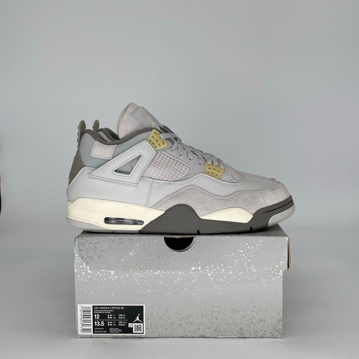 Jordan 4 Retro SE Craft Photon Dust