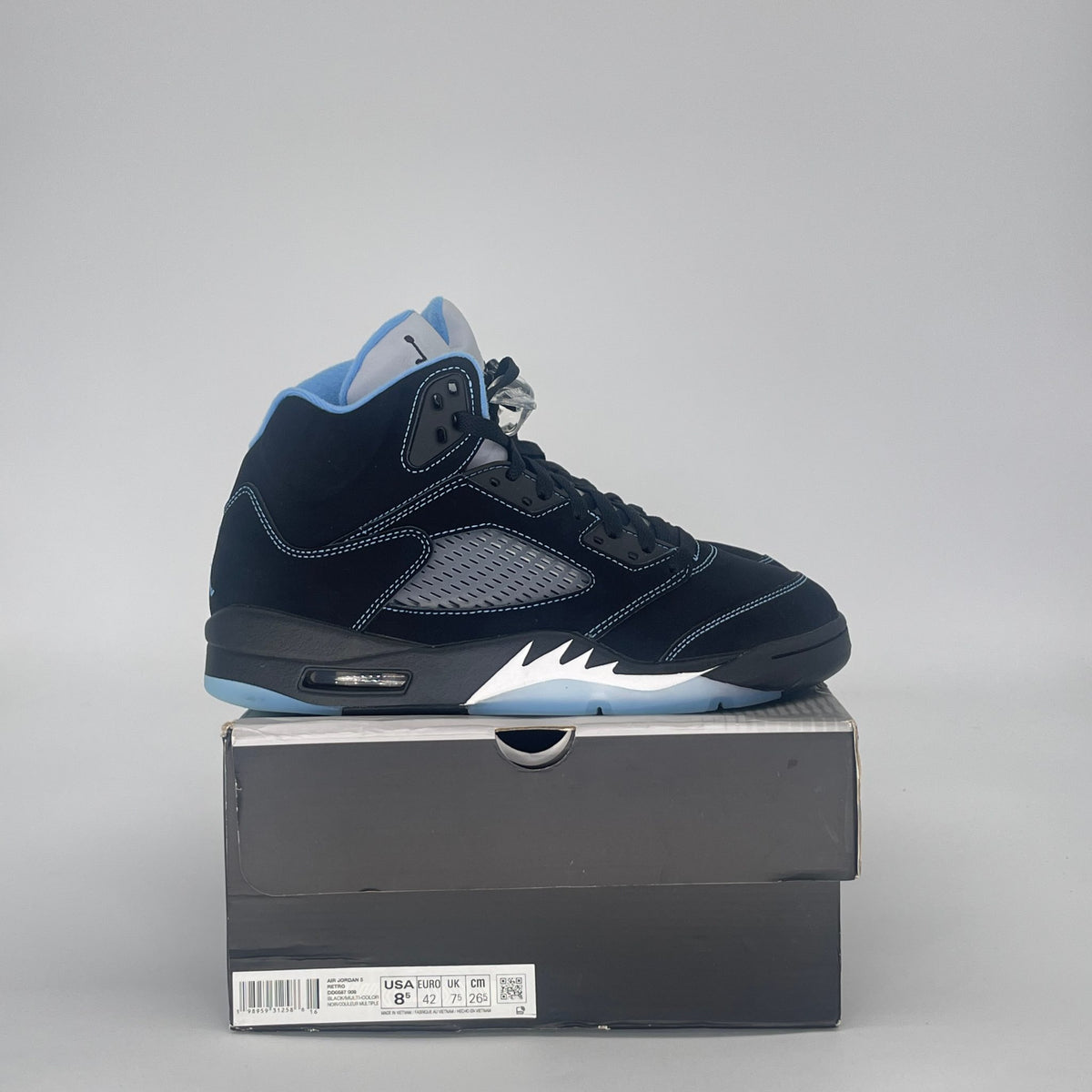 Jordan 5 Retro Black University Blue (2026)